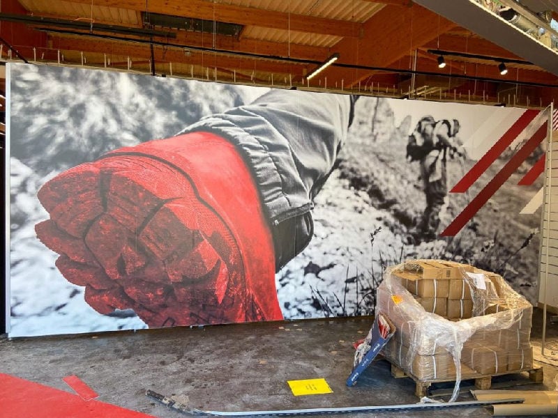 Vinyl wrappind wall installation