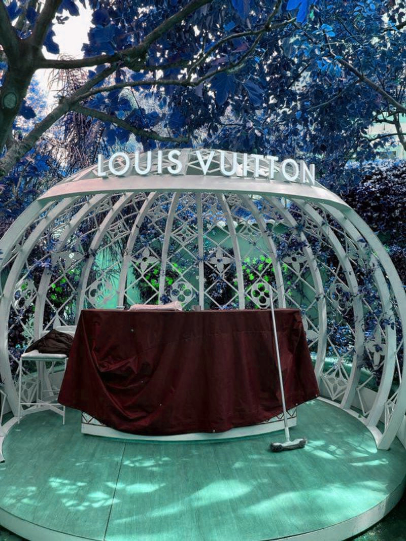 Illuminated sign louis vuitton structure decoration